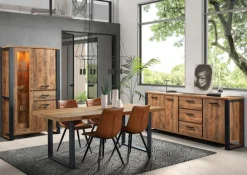 Ygo Eetkamer MADAGASCAR: Dressoir + Glaskast + Tafel 200x100 + 4 stoelen LORRY Cognac| Woon- En Eetkamers